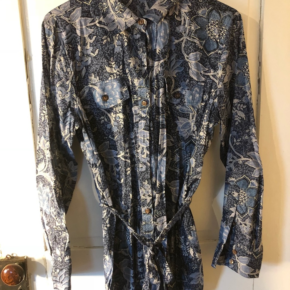 Van Heusen blouse size medium